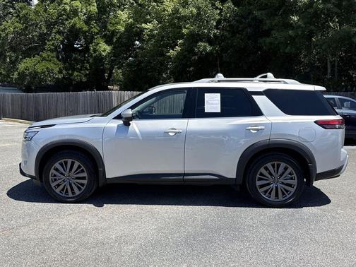 Brilliant Silver Metallic 2023 Nissan Pathfinder SL FWD