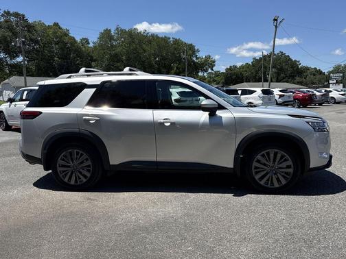 Brilliant Silver Metallic 2023 Nissan Pathfinder SL FWD
