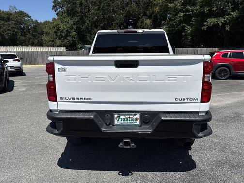 Summit White 2023 Chevrolet Silverado 2500 Custom