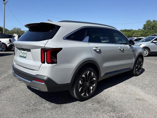 Wolf Gray 2024 Kia Sorento SX