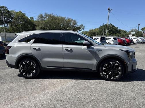 Wolf Gray 2024 Kia Sorento SX