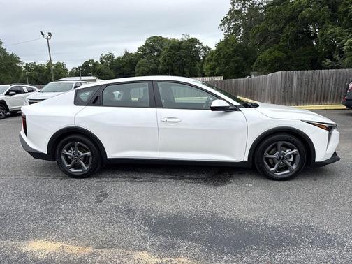 Snow White Pearl 2025 Kia K4 LXS