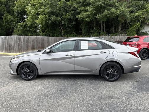 Fluid Metal 2023 Hyundai ELANTRA SEL