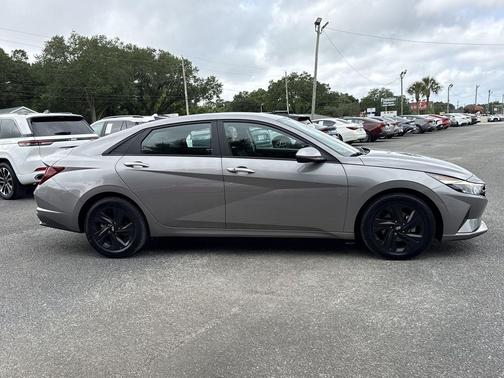 Fluid Metal 2023 Hyundai ELANTRA SEL