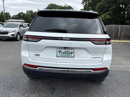 Bright White Clearcoat 2023 Jeep Grand Cherokee Limited