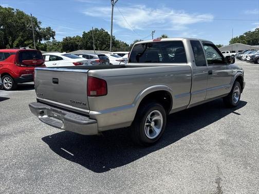 2000 Chevrolet S-10 Base