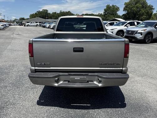 2000 Chevrolet S-10 Base