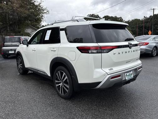 2023 Nissan Pathfinder Platinum FWD