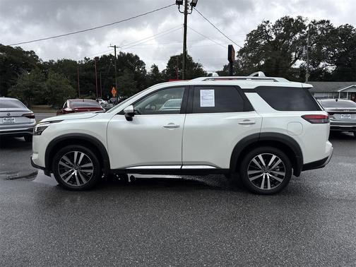 2023 Nissan Pathfinder Platinum FWD