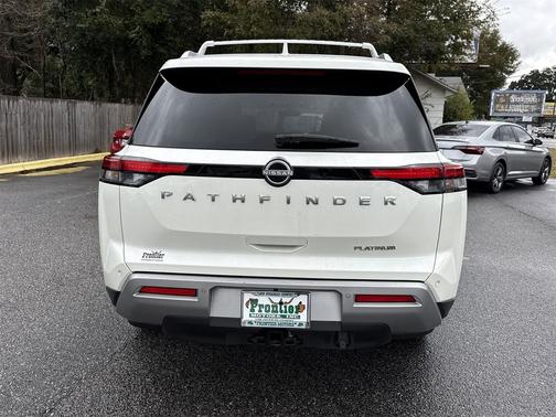 2023 Nissan Pathfinder Platinum FWD
