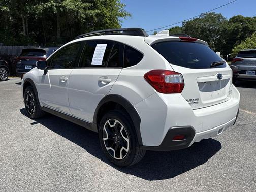 Crystal White Pearl 2017 Subaru Crosstrek 2.0i Premium