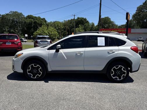 Crystal White Pearl 2017 Subaru Crosstrek 2.0i Premium