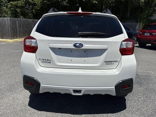 Crystal White Pearl 2017 Subaru Crosstrek 2.0i Premium