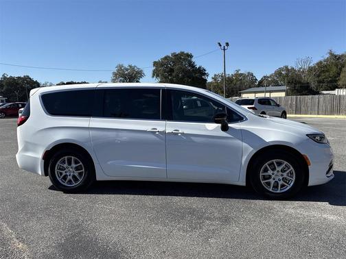 2025 Chrysler Pacifica L