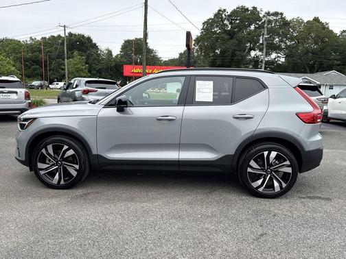 Vapor Grey Metallic 2024 Volvo XC40 B5 Plus Dark Theme