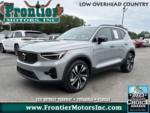 Vapor Grey Metallic 2024 Volvo XC40 B5 Plus Dark Theme