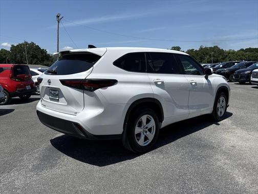 2024 Toyota Highlander LE