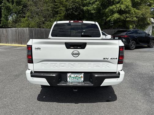 2024 Nissan Frontier SV
