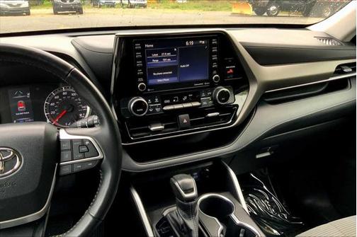 2022 Toyota Highlander LE