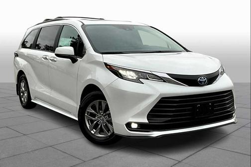 2025 Toyota Sienna XLE