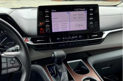 2022 Toyota Sienna LE
