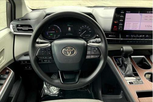 2022 Toyota Sienna LE