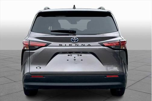 2022 Toyota Sienna LE