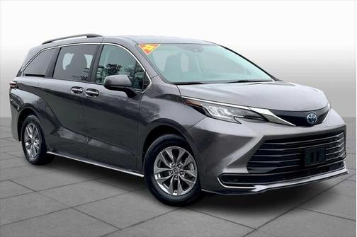 2022 Toyota Sienna LE
