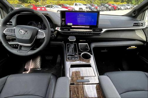 2025 Toyota Sienna Platinum 7 Passenger