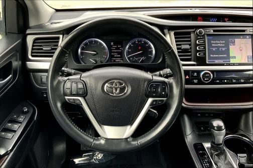 Blizzard Pearl 2018 Toyota Highlander XLE