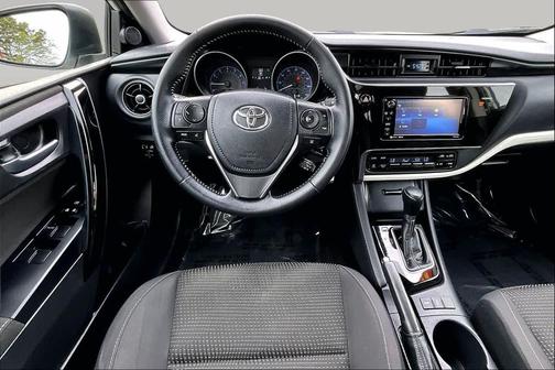 Blizzard Pearl 2017 Toyota Corolla iM Base