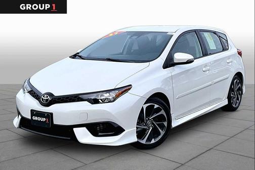 Blizzard Pearl 2017 Toyota Corolla iM Base