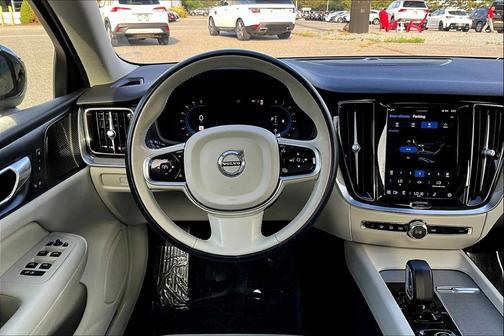 2024 Volvo S60 B5 Plus Dark Theme