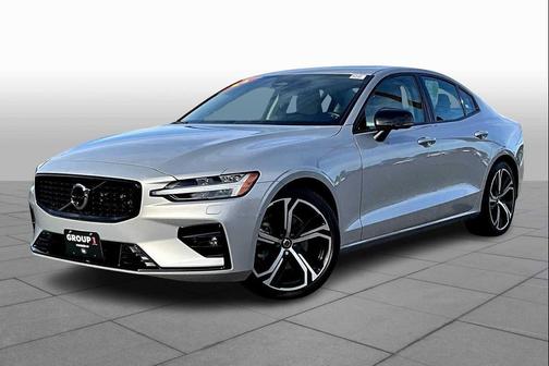 2024 Volvo S60 B5 Plus Dark Theme