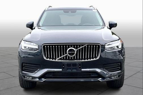 2022 Volvo XC90 T6 Momentum
