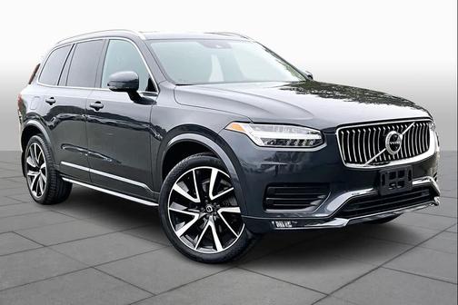 2022 Volvo XC90 T6 Momentum