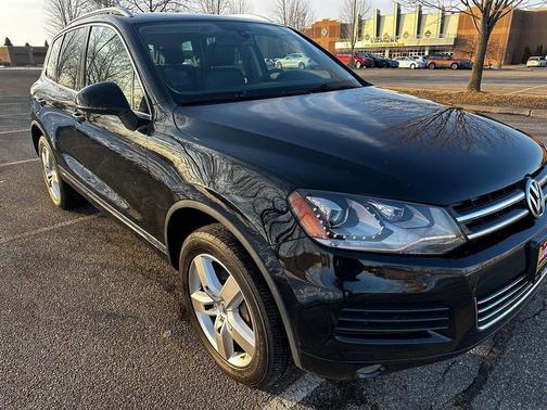 Black Uni 2013 Volkswagen Touareg TDI Lux