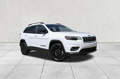 2023 Jeep Cherokee Altitude Lux