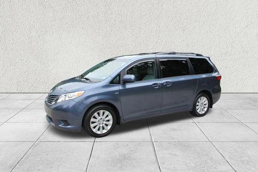 2016 Toyota Sienna LE