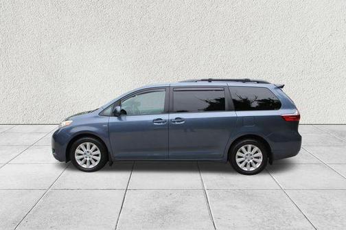 2016 Toyota Sienna LE