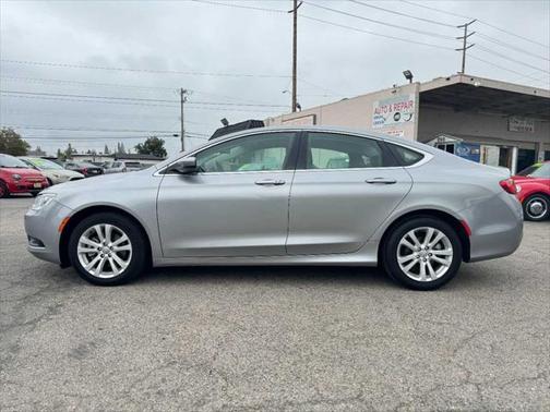 2017 Chrysler 200 Touring