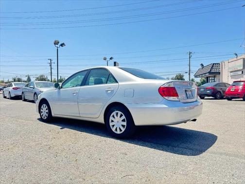 2005 Toyota Camry LE