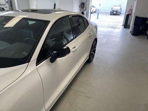 2024 Volvo S60 B5 Core Dark Theme