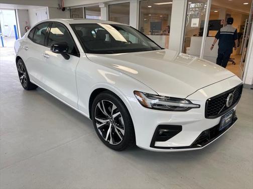 2024 Volvo S60 B5 Core Dark Theme
