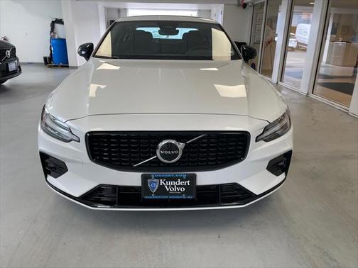 2024 Volvo S60 B5 Core Dark Theme