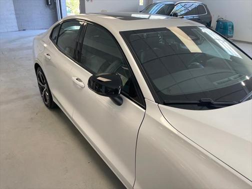 2024 Volvo S60 B5 Plus Dark Theme