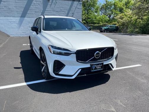 2022 Volvo XC60 Recharge Plug-In Hybrid T8 R-Design
