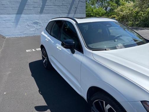 2022 Volvo XC60 Recharge Plug-In Hybrid T8 R-Design