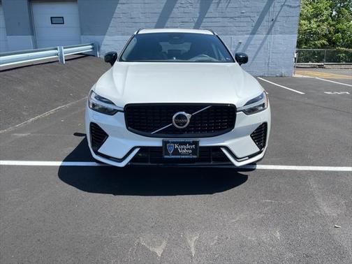 2022 Volvo XC60 Recharge Plug-In Hybrid T8 R-Design