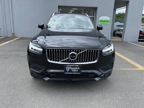 2022 Volvo XC90 T6 Momentum